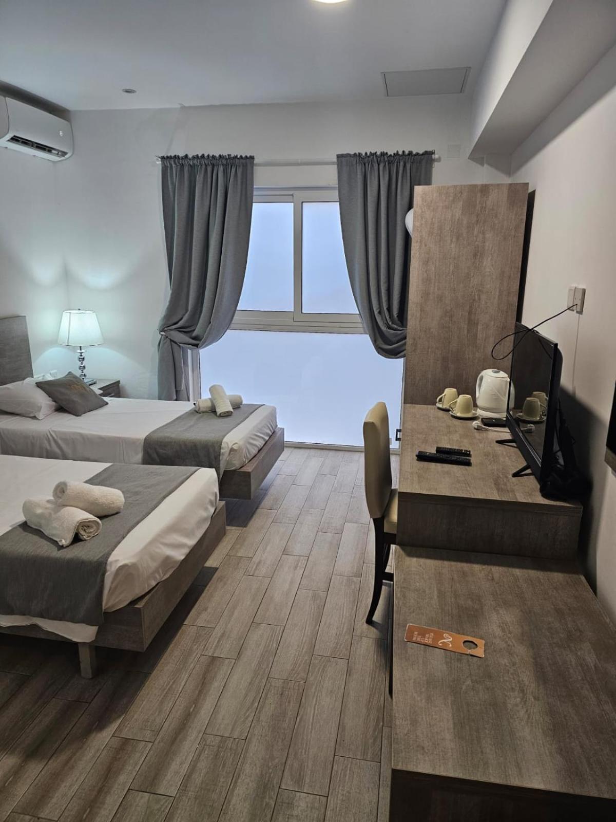 Napoli Suites Studios Aparthotel Saint Julian's エクステリア 写真