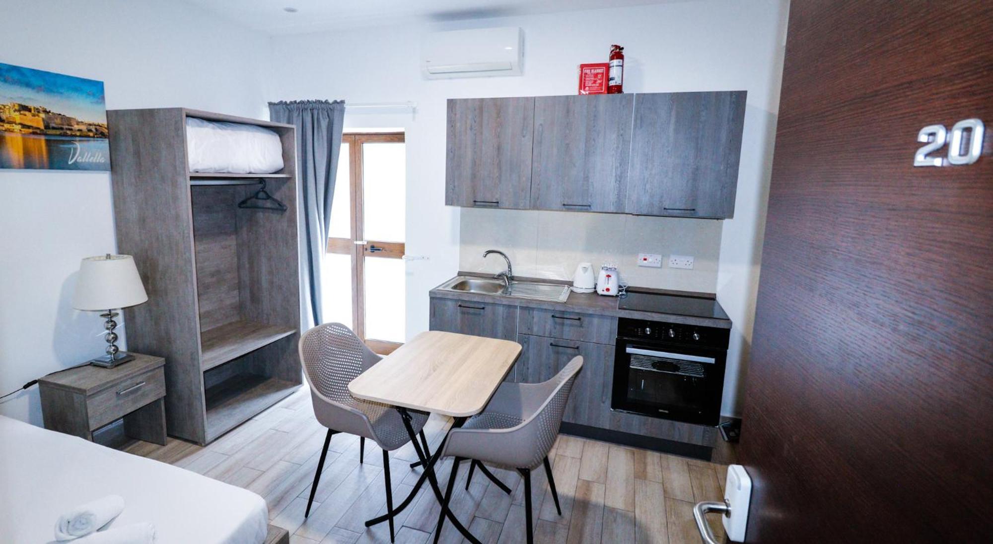 Napoli Suites Studios Aparthotel Saint Julian's エクステリア 写真