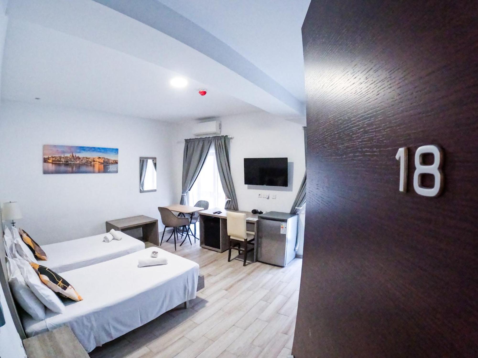 Napoli Suites Studios Aparthotel Saint Julian's エクステリア 写真