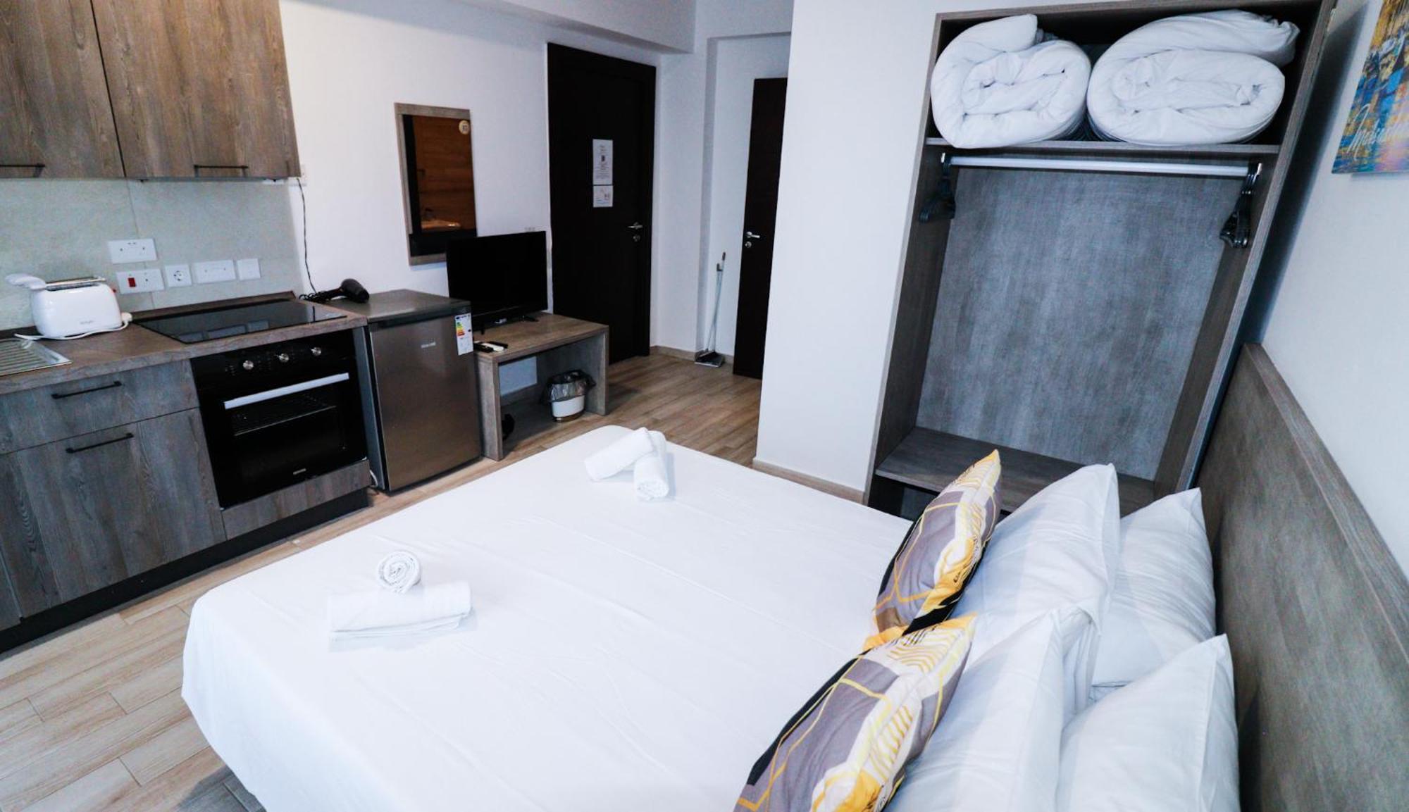 Napoli Suites Studios Aparthotel Saint Julian's エクステリア 写真
