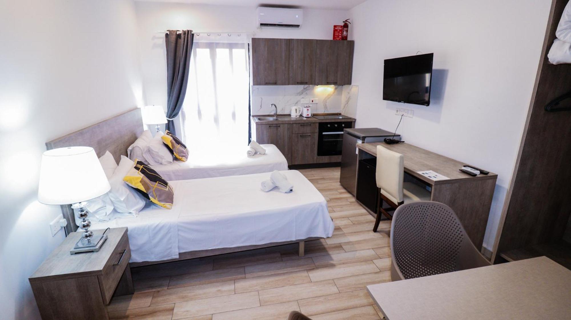 Napoli Suites Studios Aparthotel Saint Julian's エクステリア 写真