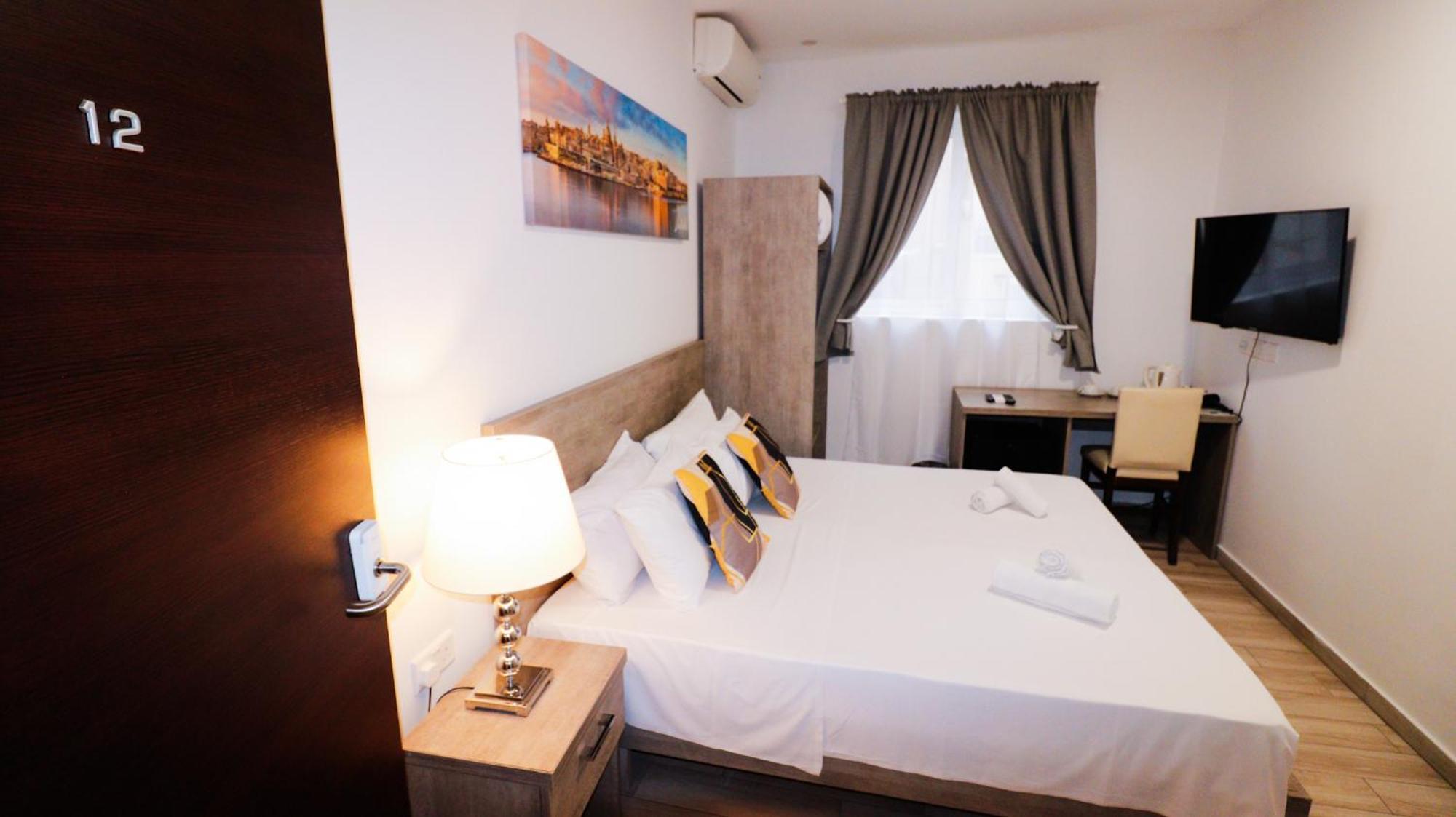 Napoli Suites Studios Aparthotel Saint Julian's エクステリア 写真